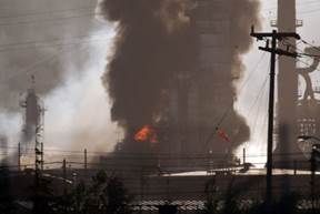 Black smoke rises from a fire at Richmond's Chevron refinery in 2012. Photo: D. Ross Cameron, Associated Press